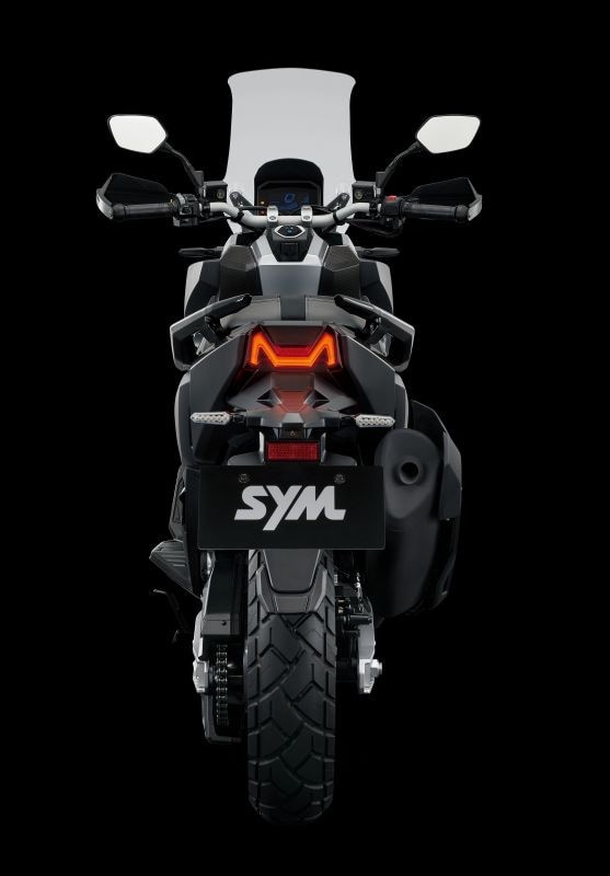 SYM ADXTG 400: lo scooter che sembra una moto 