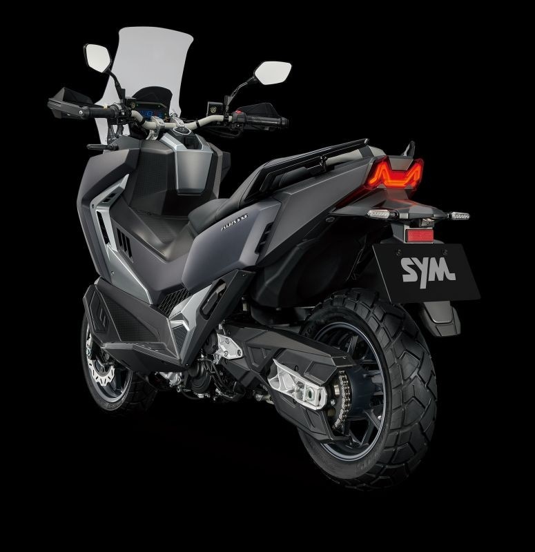 SYM ADXTG 400: lo scooter che sembra una moto 