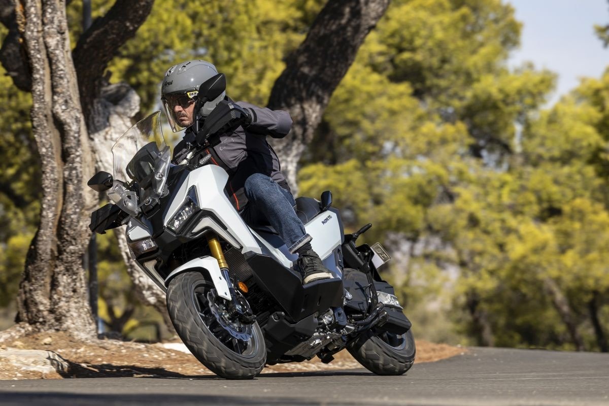 SYM ADXTG 400: lo scooter che sembra una moto 