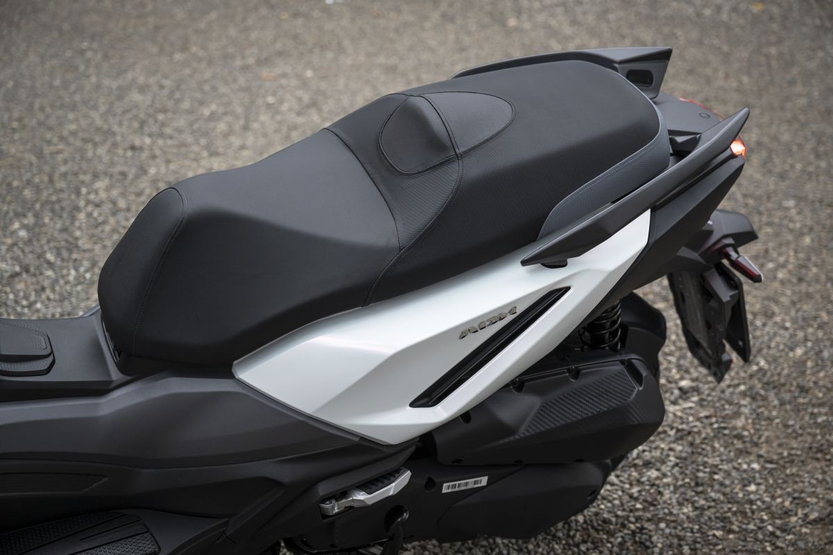 SYM ADX 300: lo scooter adventure che gioca a fare il GT