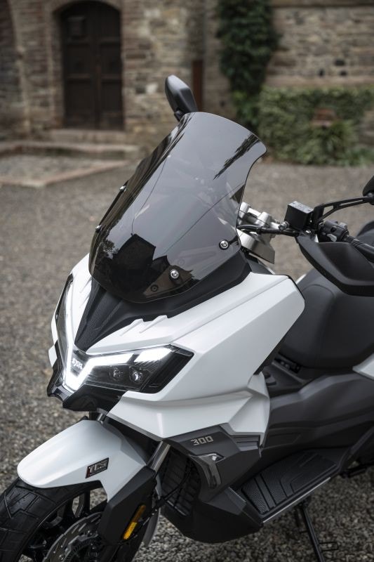 SYM ADX 300: lo scooter adventure che gioca a fare il GT