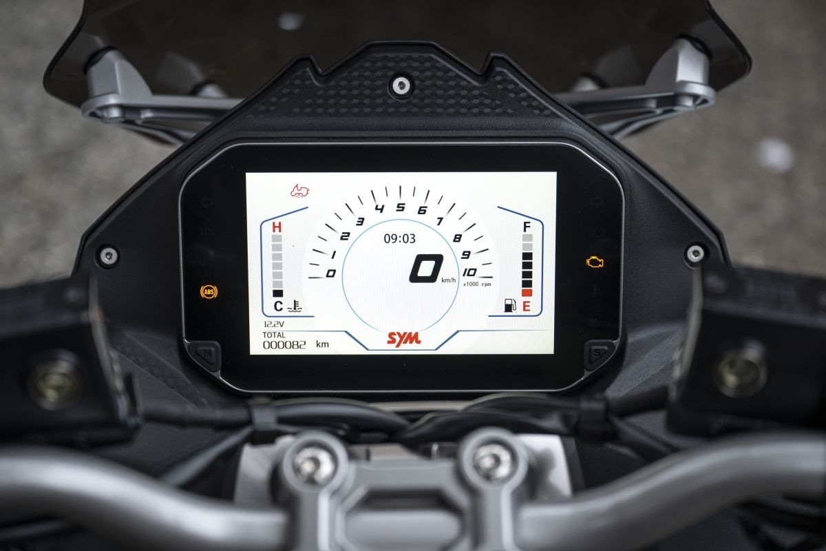 SYM ADX 300: lo scooter adventure che gioca a fare il GT