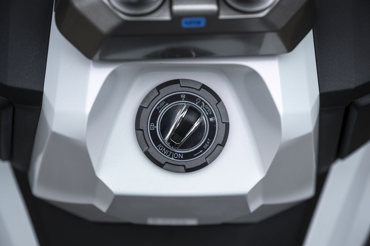 SYM ADX 300: lo scooter adventure che gioca a fare il GT