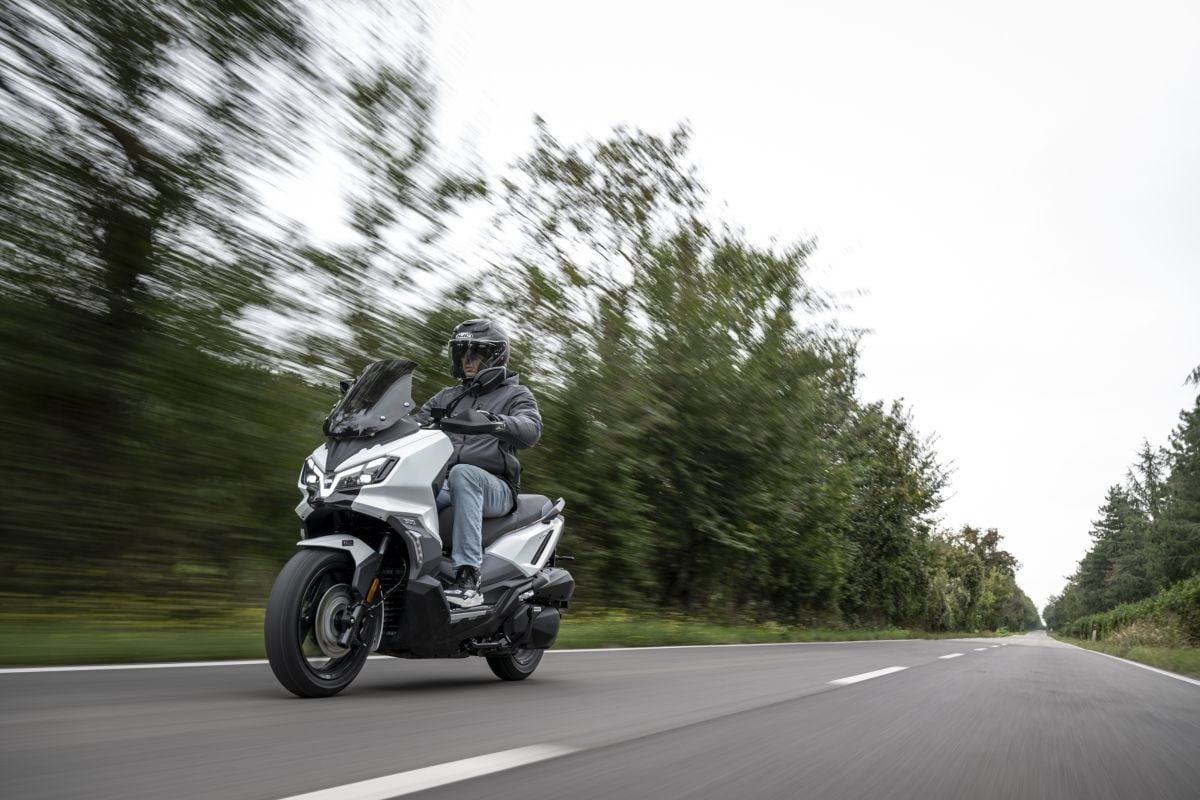 SYM ADX 300: lo scooter adventure che gioca a fare il GT