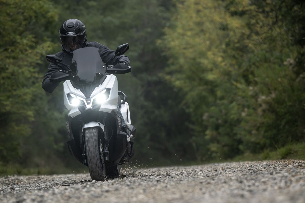 SYM ADX 300: lo scooter adventure che gioca a fare il GT
