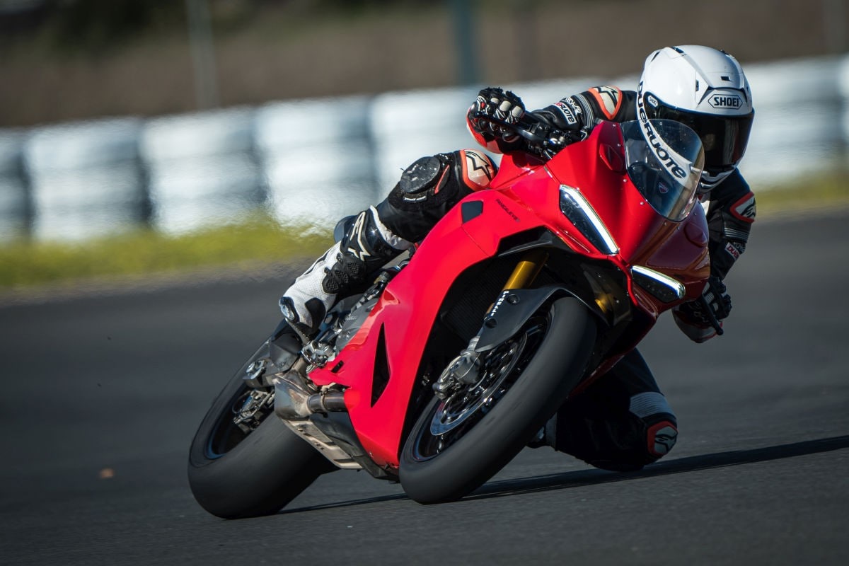 Non c'è il desmo? E chi se ne frega! La Ducati Panigale V2 è una moto spettacolare