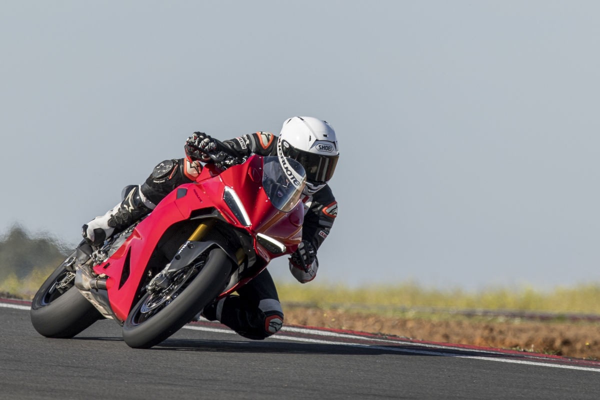 Non c'è il desmo? E chi se ne frega! La Ducati Panigale V2 è una moto spettacolare