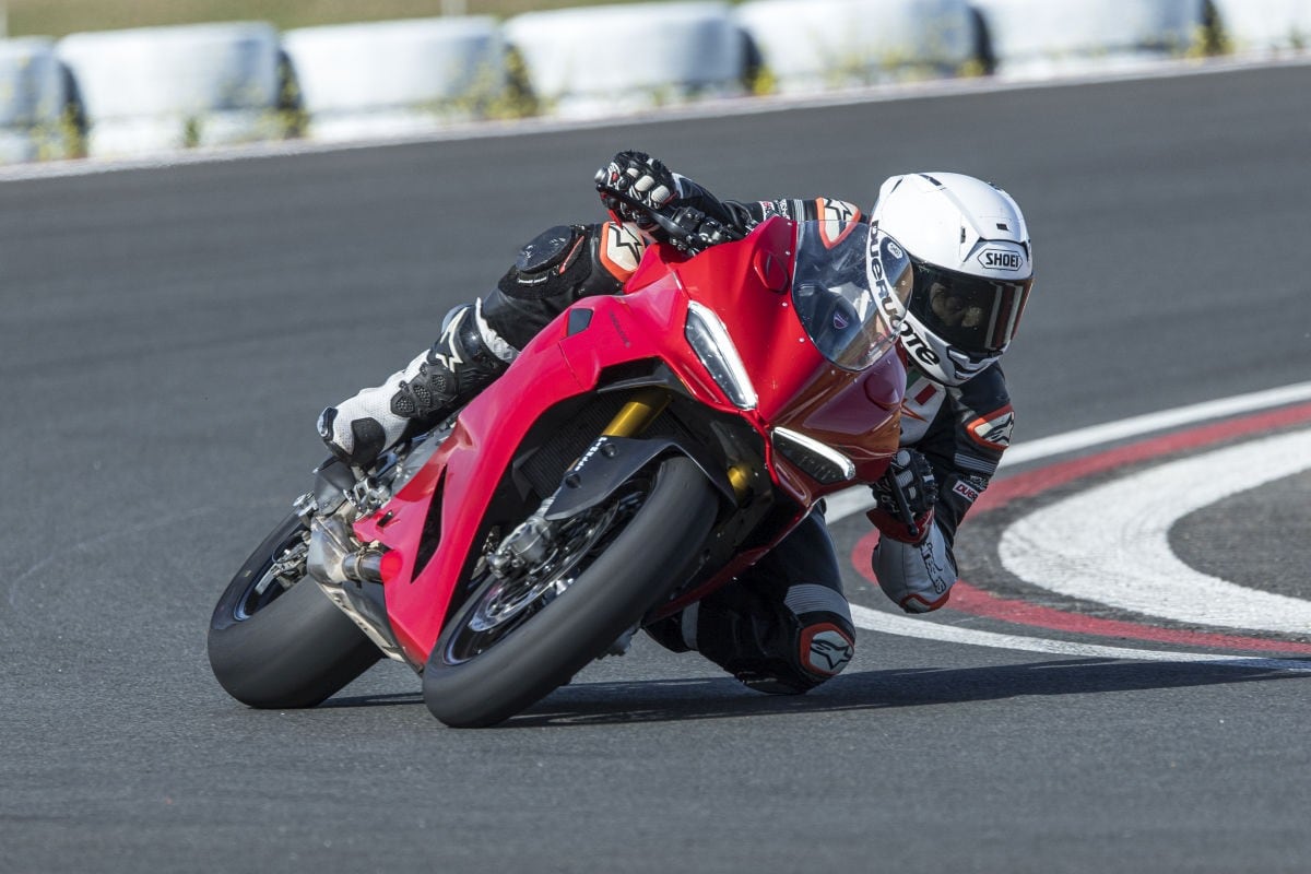 Non c'è il desmo? E chi se ne frega! La Ducati Panigale V2 è una moto spettacolare