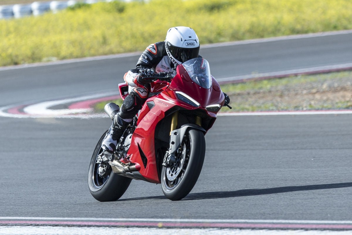 Non c'è il desmo? E chi se ne frega! La Ducati Panigale V2 è una moto spettacolare