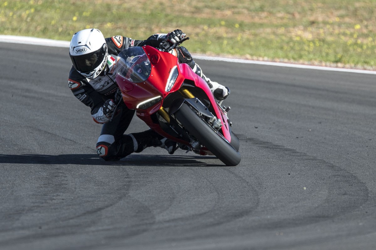Non c'è il desmo? E chi se ne frega! La Ducati Panigale V2 è una moto spettacolare
