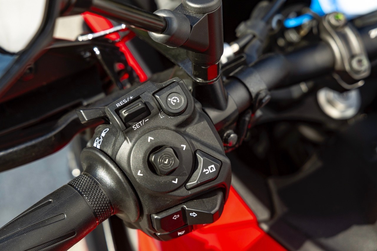 Prova Yamaha Connectivity and Control Coming The Digital Shift: Connectivity and Control