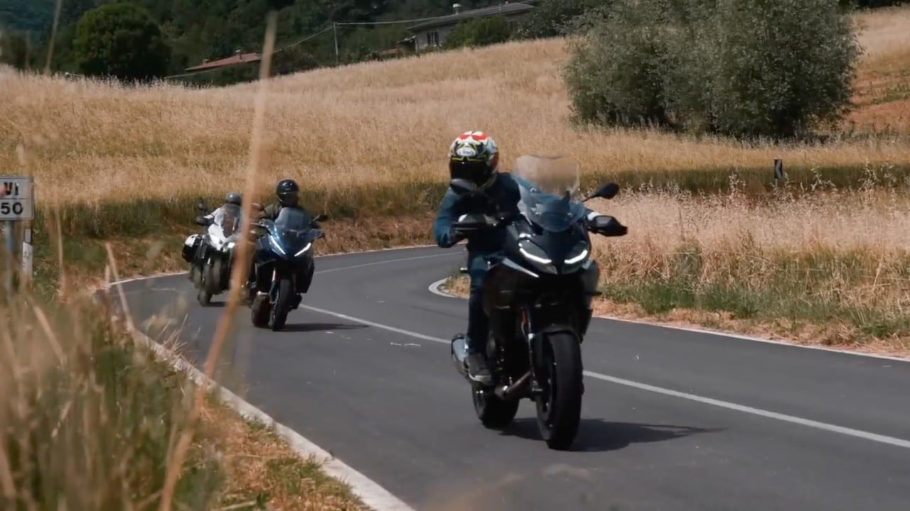 Sport Tourer a confronto: Kawasaki, Honda e BMW si sfidano su strada