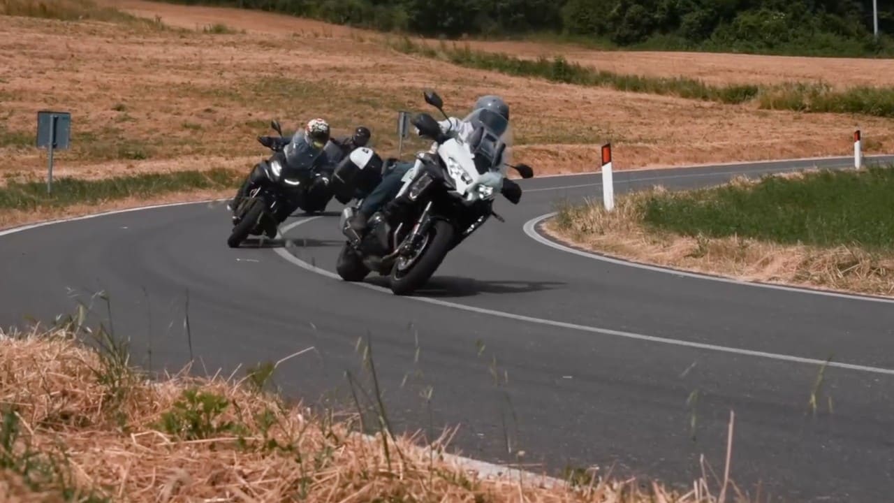 Sport Tourer a confronto: Kawasaki, Honda e BMW si sfidano su strada
