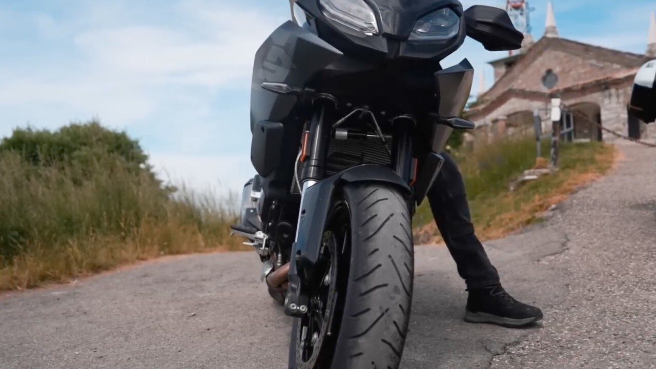 Sport Tourer a confronto: Kawasaki, Honda e BMW si sfidano su strada