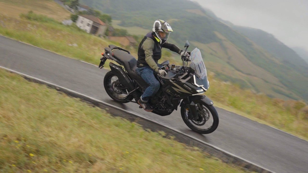 CROSSOVER 700 CINESI: tutte le rivali della Benelli TRK 702 a confronto