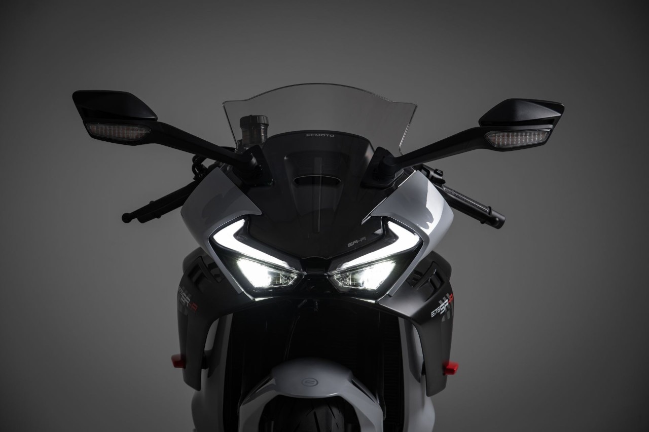 Test a Testa CFMOTO 675SR-R VS Zontes ZT703-RR, sportive a 3 cilindri tanto gusto e poca spesa