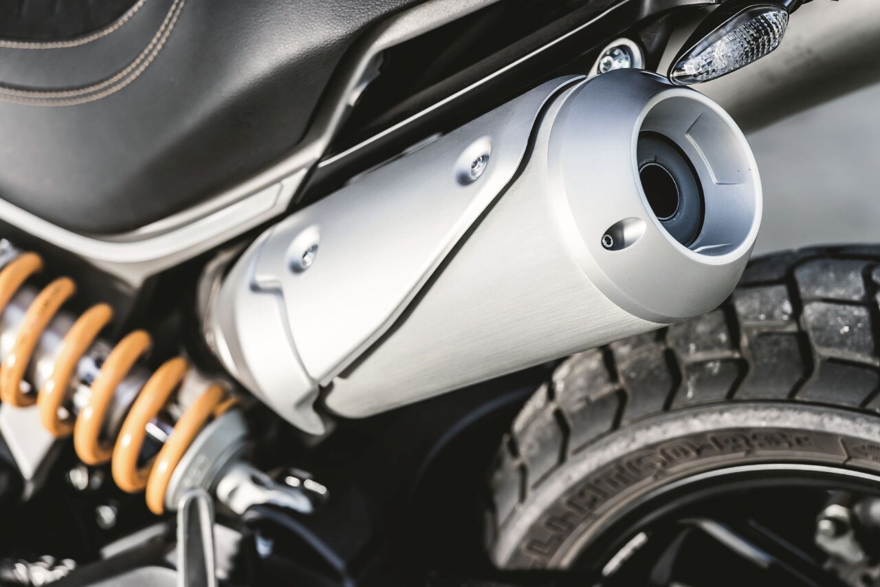 Honda CB1100RS vs Scrambler Ducati 1100 Sport, gomito a gomito