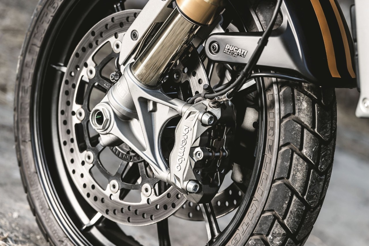 Honda CB1100RS vs Scrambler Ducati 1100 Sport, gomito a gomito