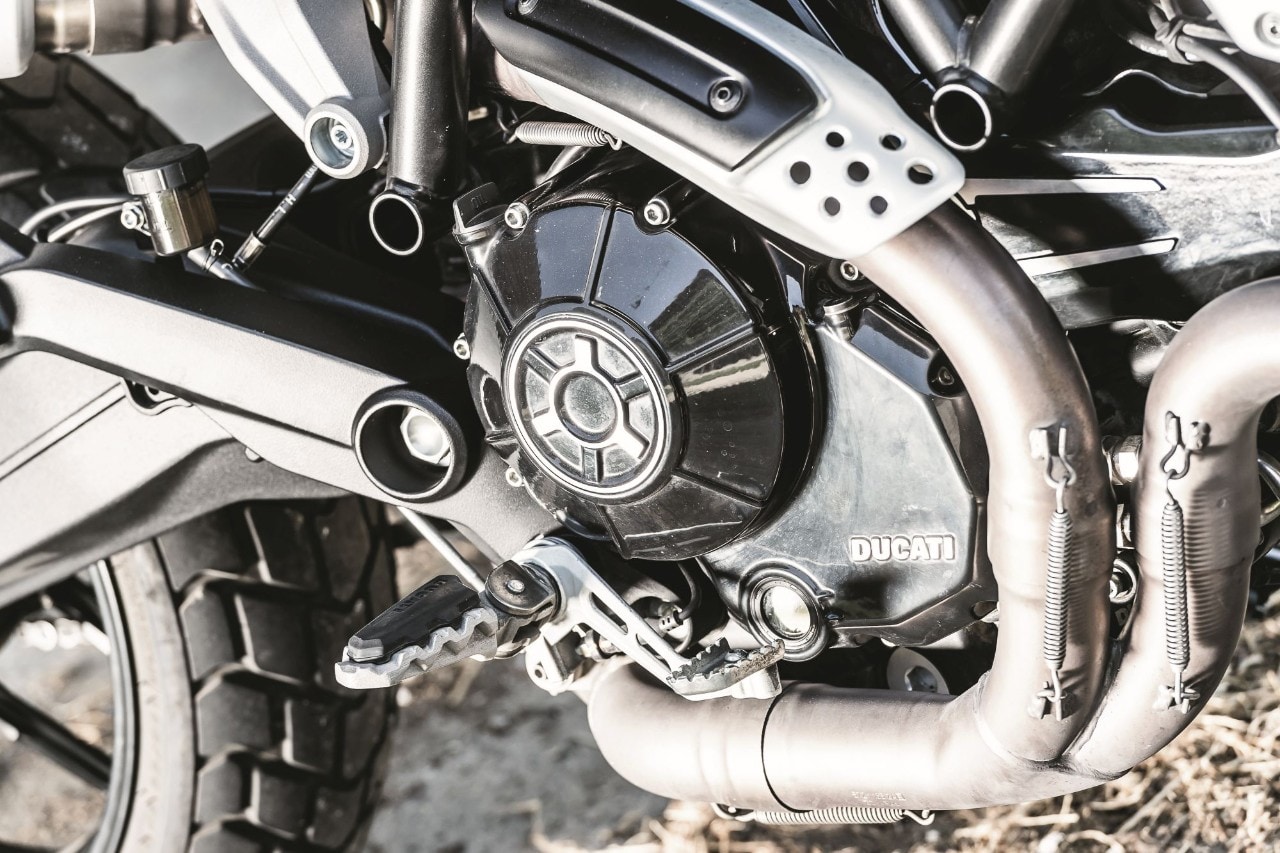 Honda CB1100RS vs Scrambler Ducati 1100 Sport, gomito a gomito