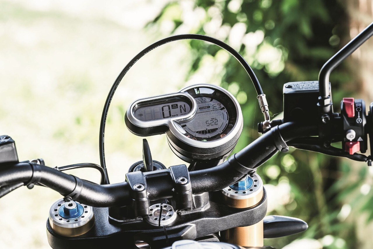 Honda CB1100RS vs Scrambler Ducati 1100 Sport, gomito a gomito