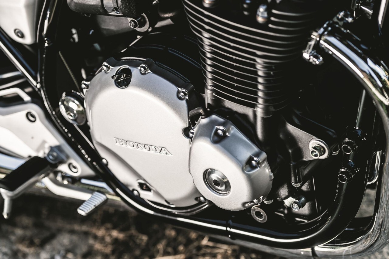 Honda CB1100RS vs Scrambler Ducati 1100 Sport, gomito a gomito