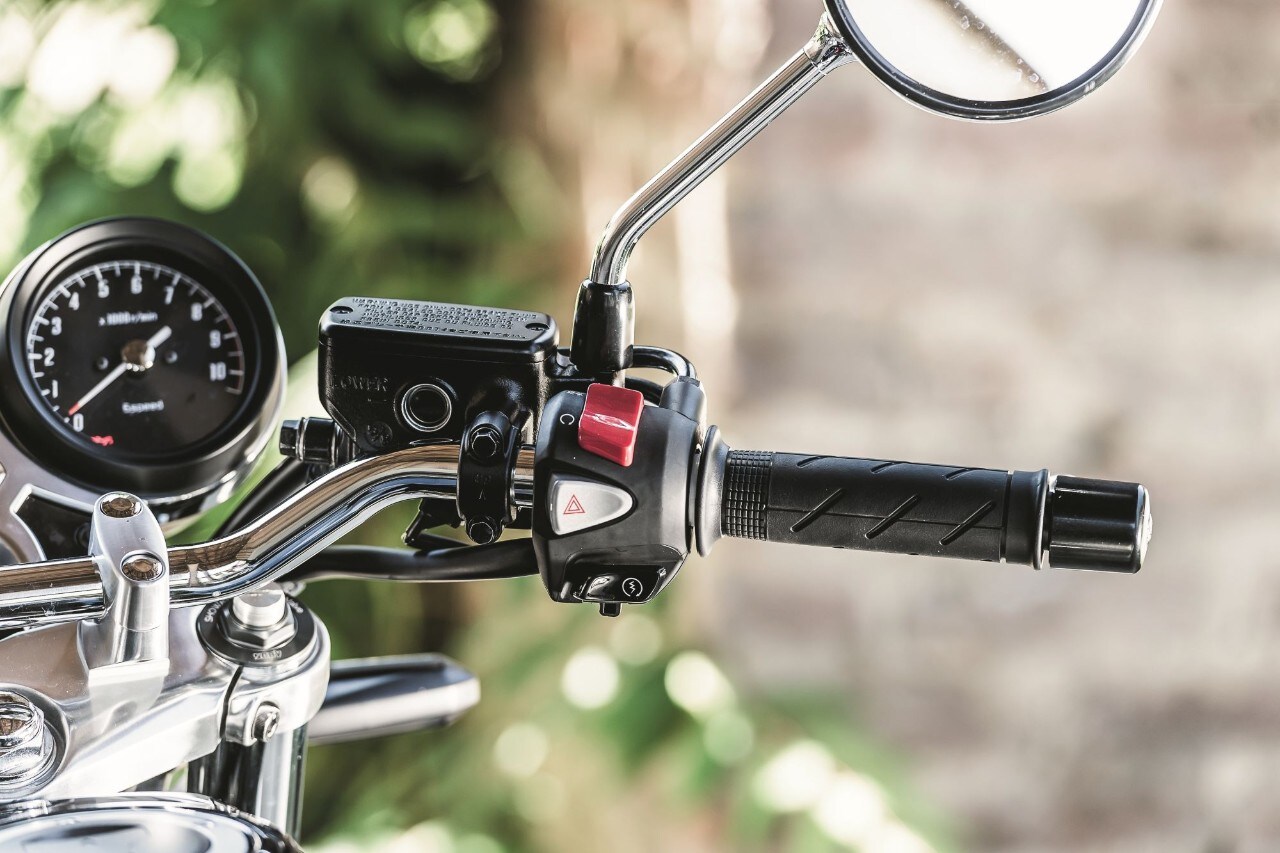 Honda CB1100RS vs Scrambler Ducati 1100 Sport, gomito a gomito