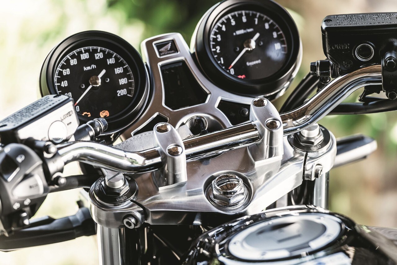 Honda CB1100RS vs Scrambler Ducati 1100 Sport, gomito a gomito