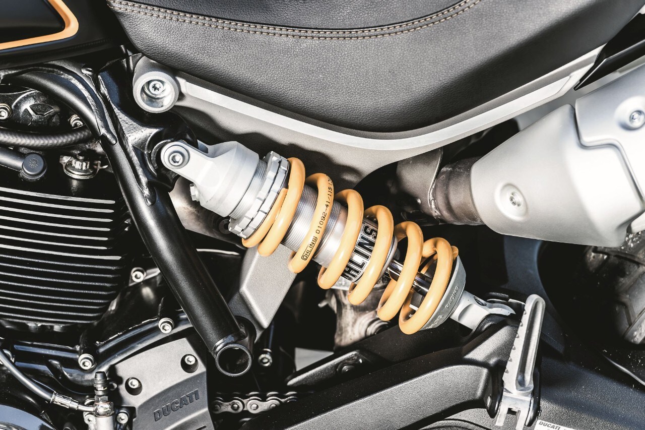 Honda CB1100RS vs Scrambler Ducati 1100 Sport, gomito a gomito