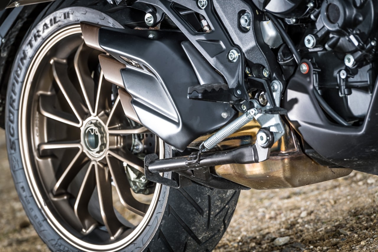 MV Agusta Turismo Veloce 800 Lusso vs Yamaha Tracer 900 GT, in medio stat virtus