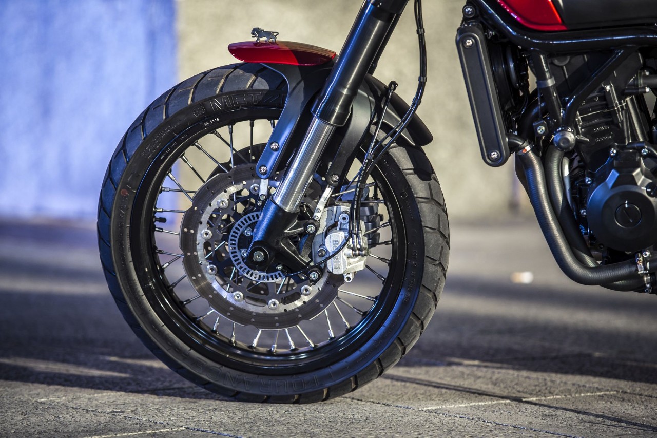 Benelli Leoncino Trail: una notte da leoni