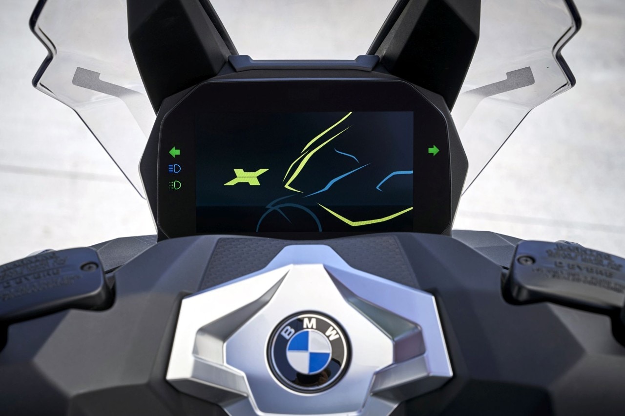 BMW C 400 X vs Kymco Xciting 400i S: middle class