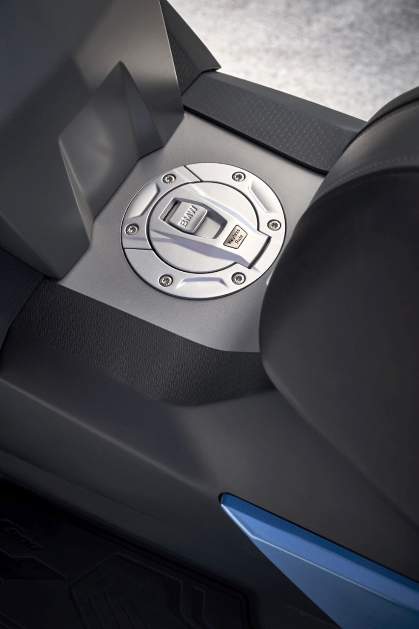 BMW C 400 X vs Kymco Xciting 400i S: middle class