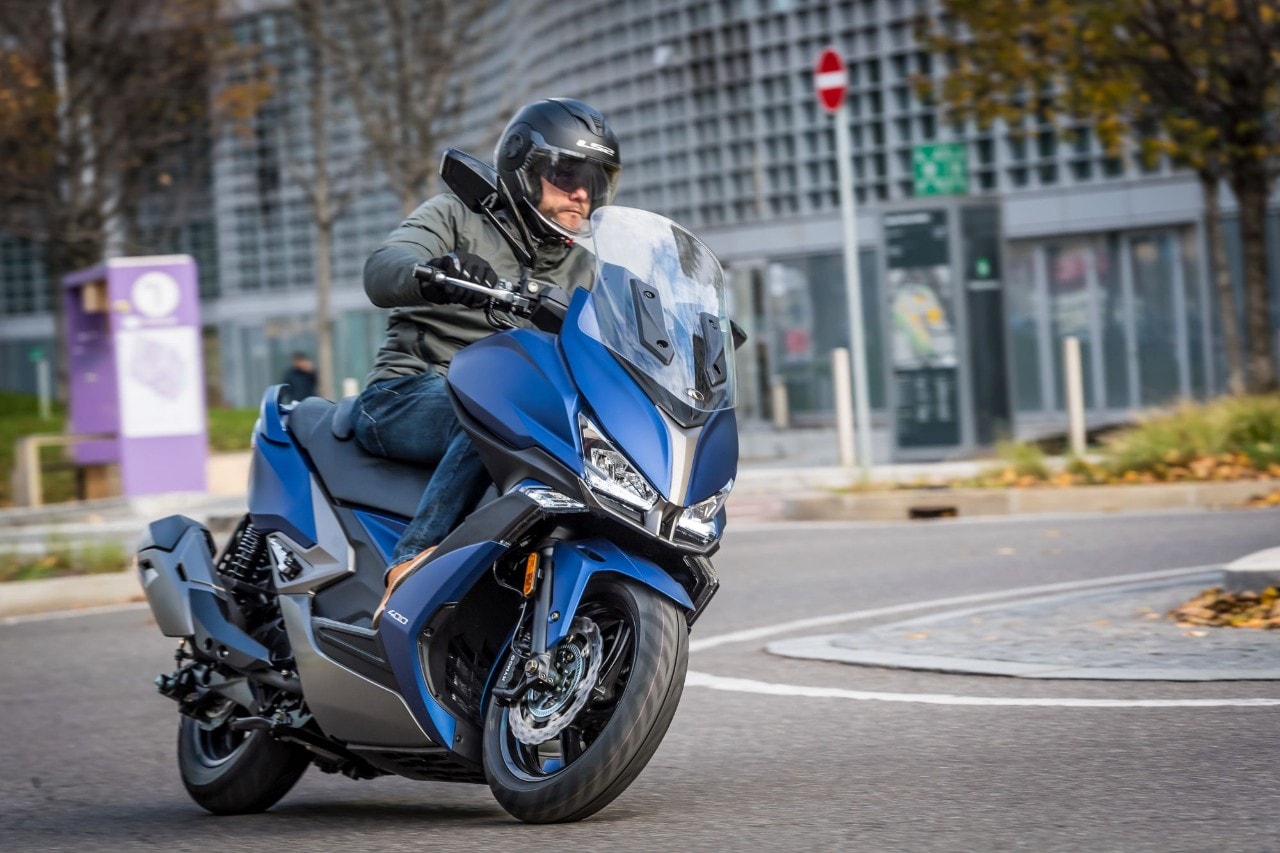 BMW C 400 X vs Kymco Xciting 400i S: middle class
