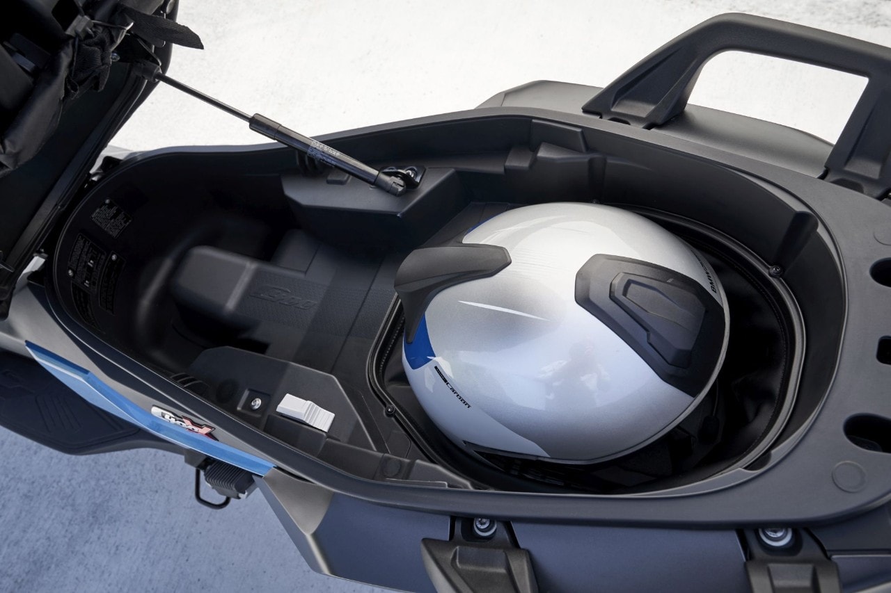 BMW C 400 X vs Kymco Xciting 400i S: middle class