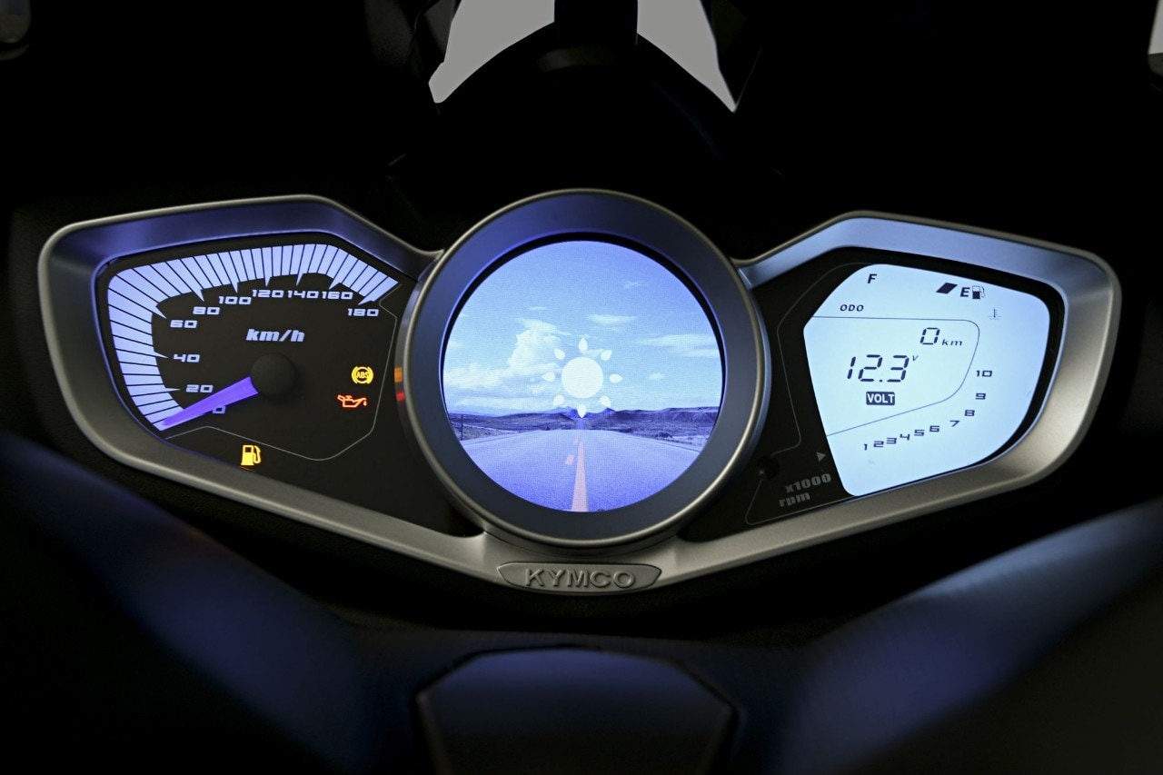 BMW C 400 X vs Kymco Xciting 400i S: middle class