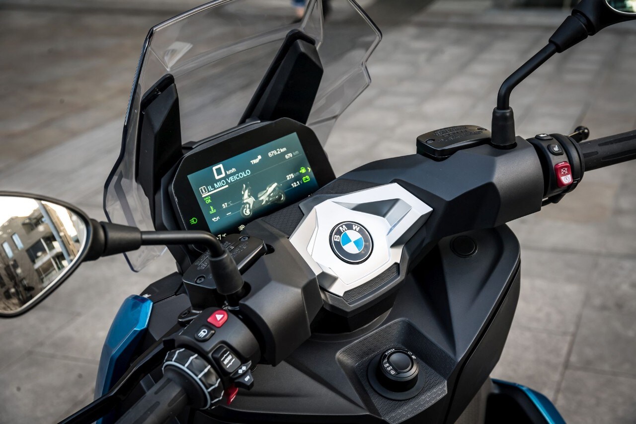 BMW C 400 X vs Kymco Xciting 400i S: middle class