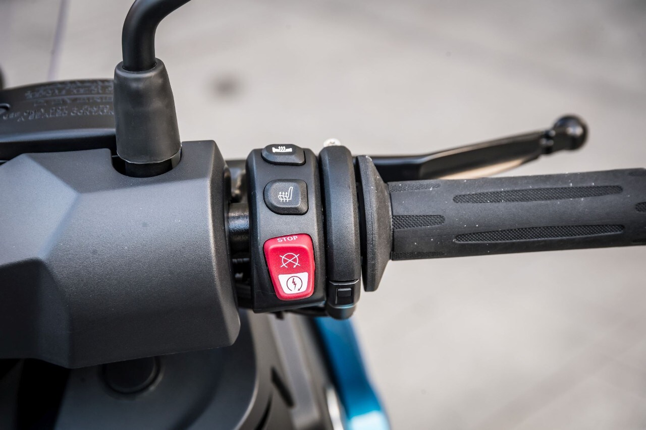 BMW C 400 X vs Kymco Xciting 400i S: middle class