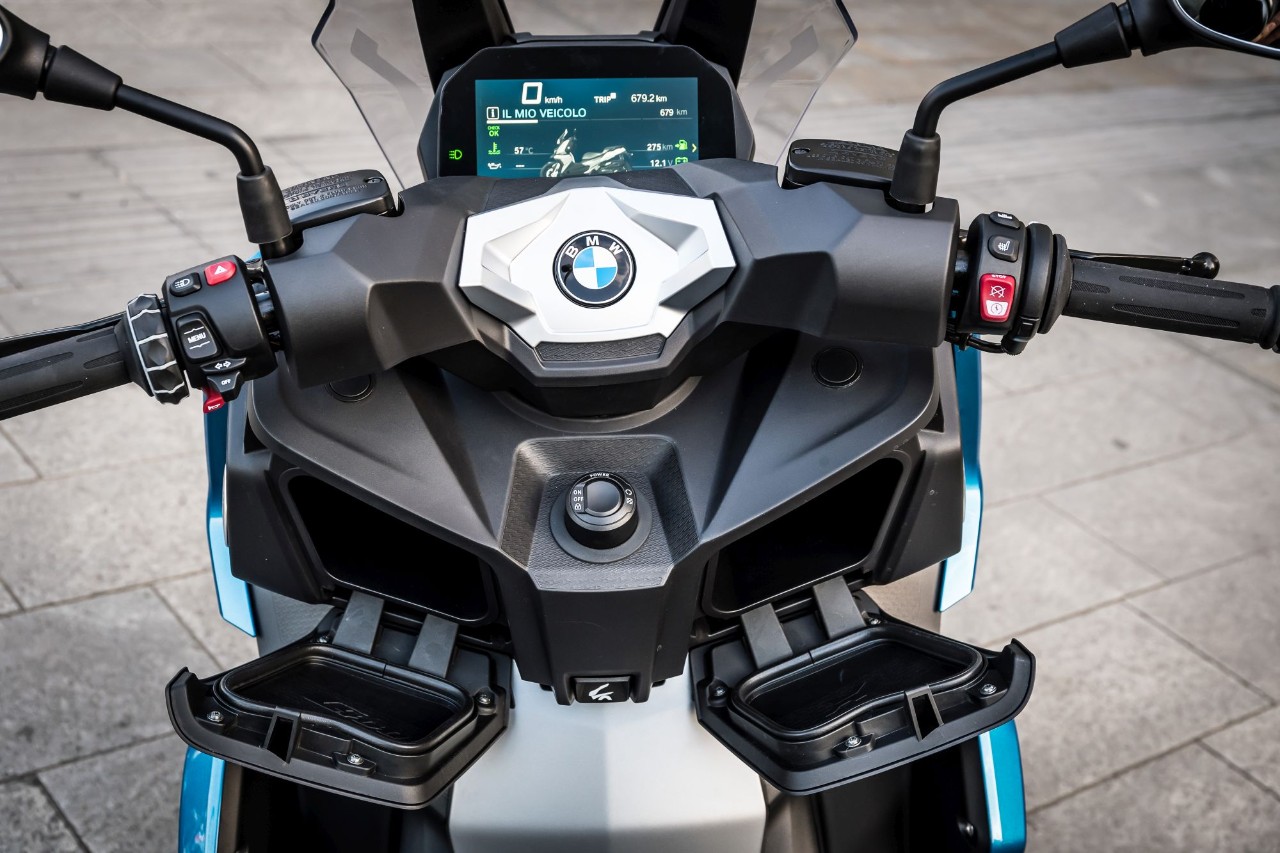 BMW C 400 X vs Kymco Xciting 400i S: middle class