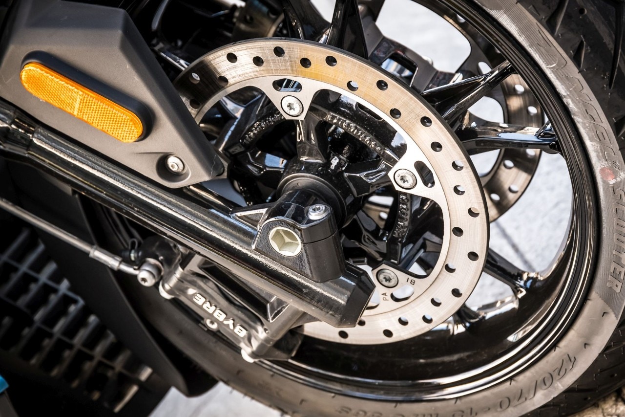 BMW C 400 X vs Kymco Xciting 400i S: middle class