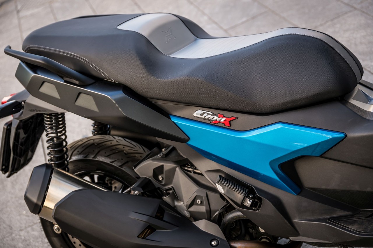 BMW C 400 X vs Kymco Xciting 400i S: middle class