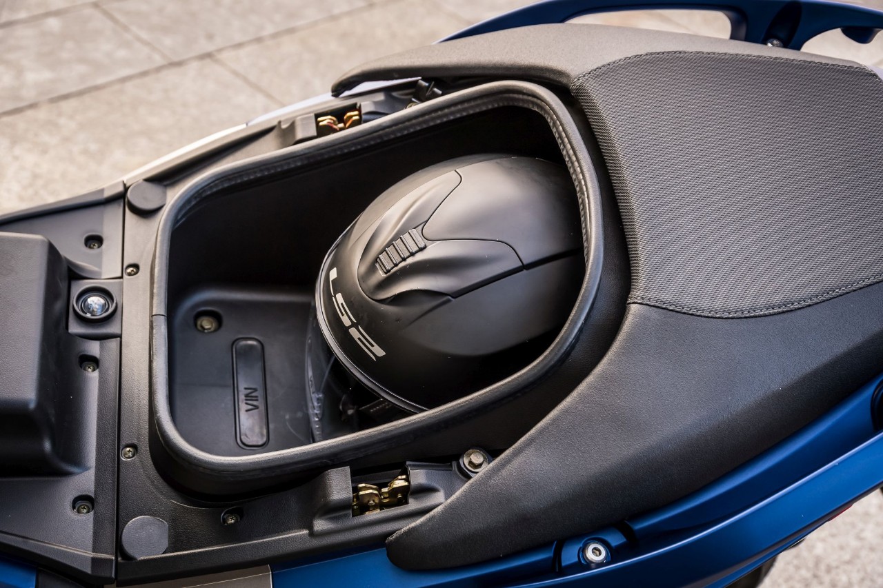 BMW C 400 X vs Kymco Xciting 400i S: middle class