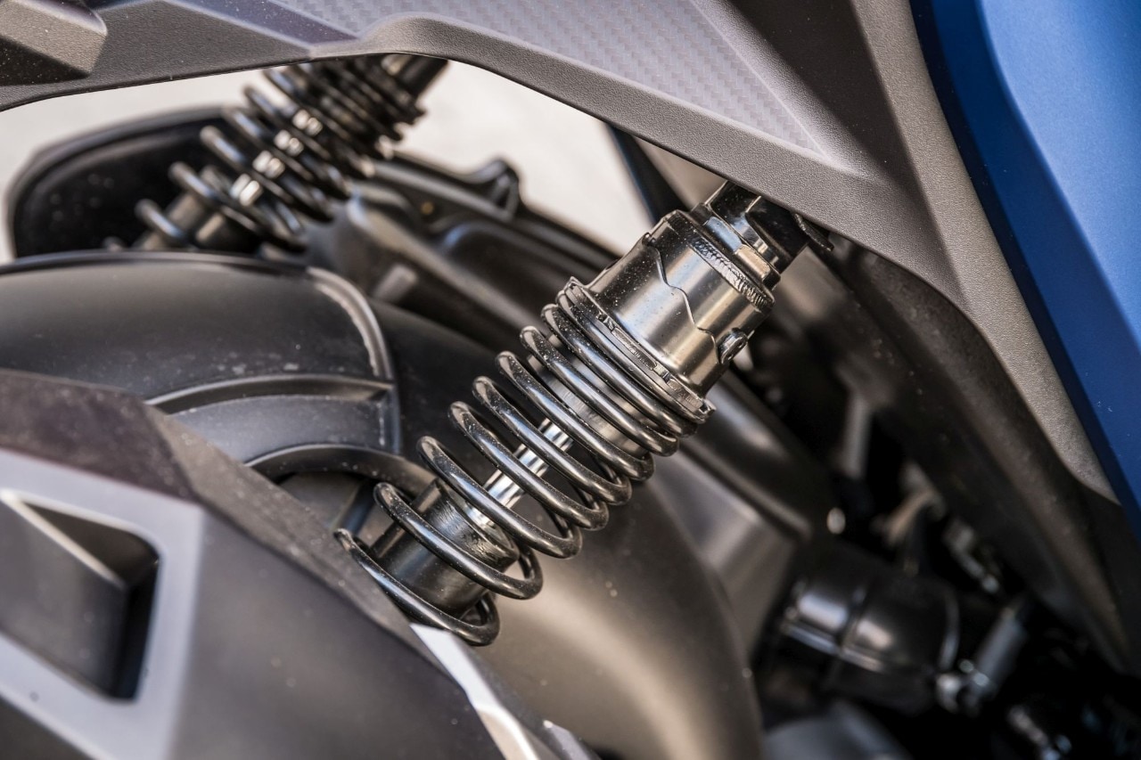 BMW C 400 X vs Kymco Xciting 400i S: middle class