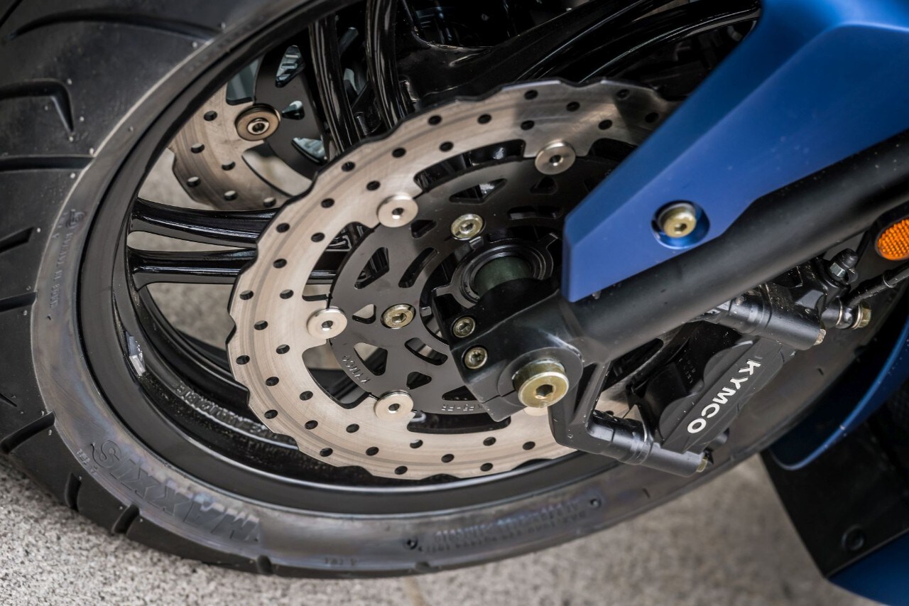 BMW C 400 X vs Kymco Xciting 400i S: middle class