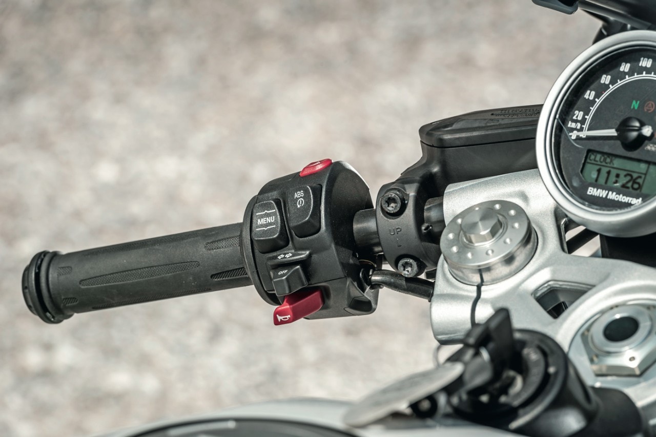 BMW R nineT VS R nineT Racer: sfida in famiglia