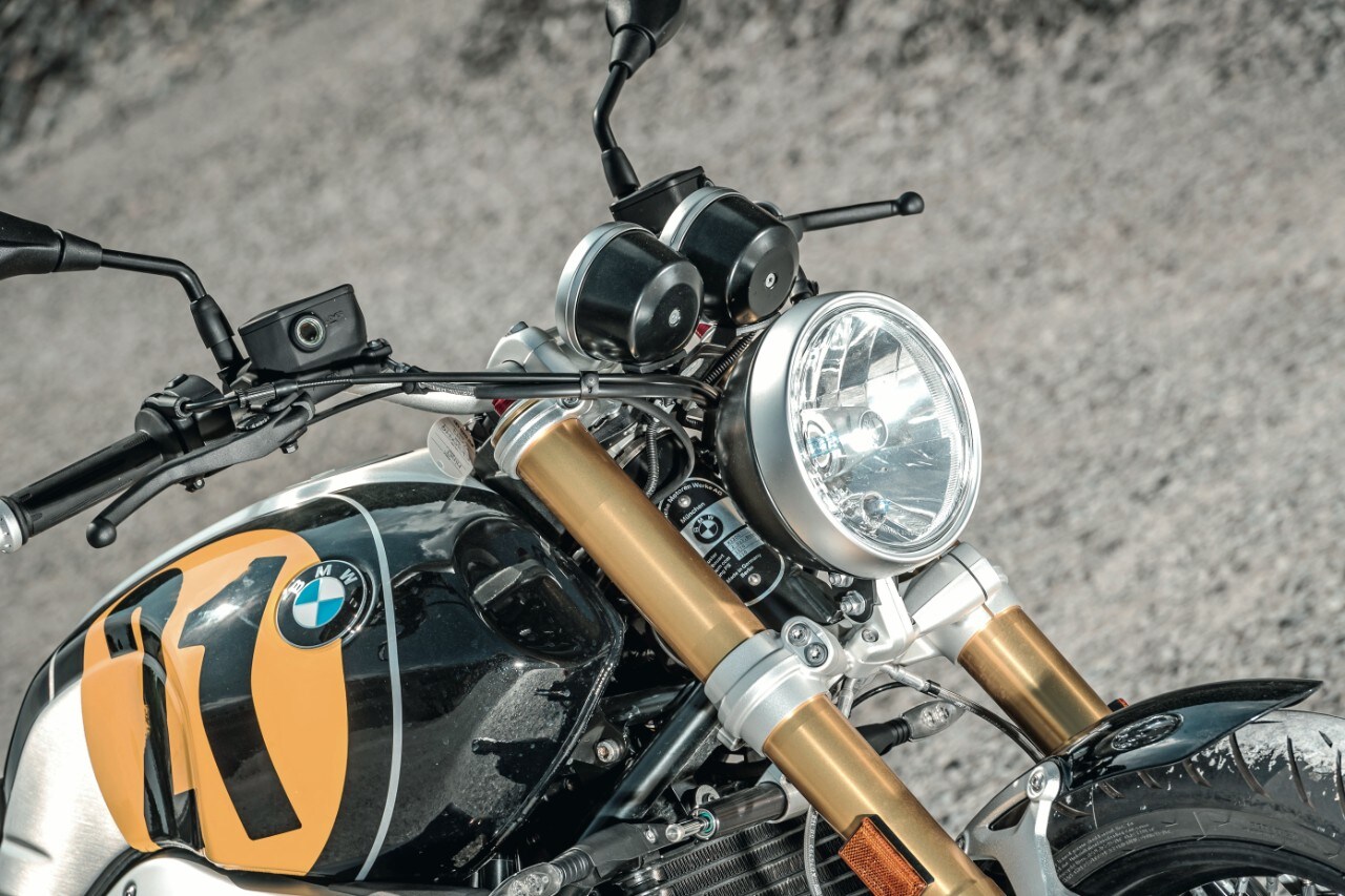 BMW R nineT VS R nineT Racer: sfida in famiglia