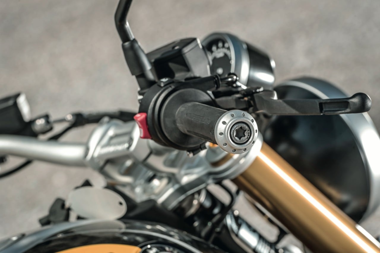 BMW R nineT VS R nineT Racer: sfida in famiglia