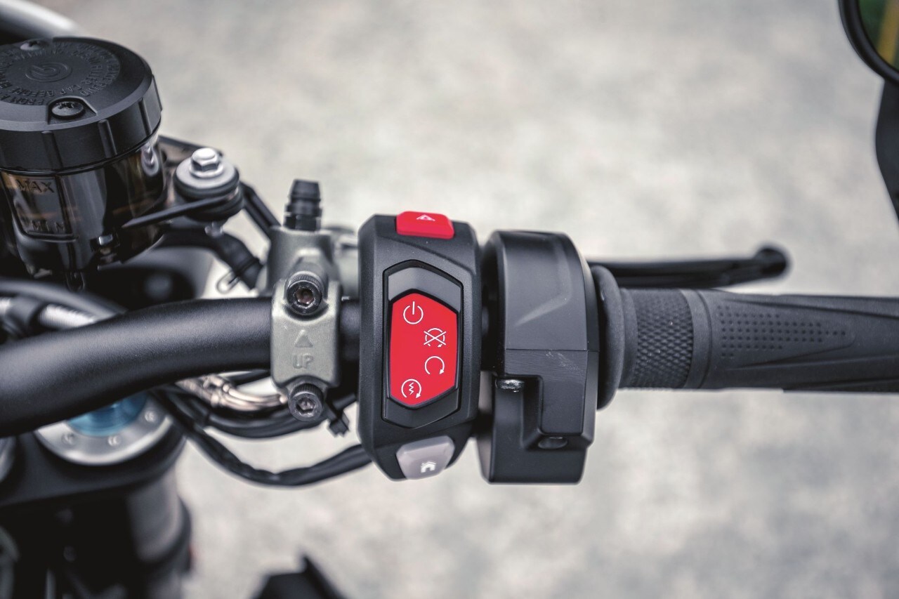 Comparativa naked: Honda CB1000R+ VS Triumph Speed Triple 1050 RS