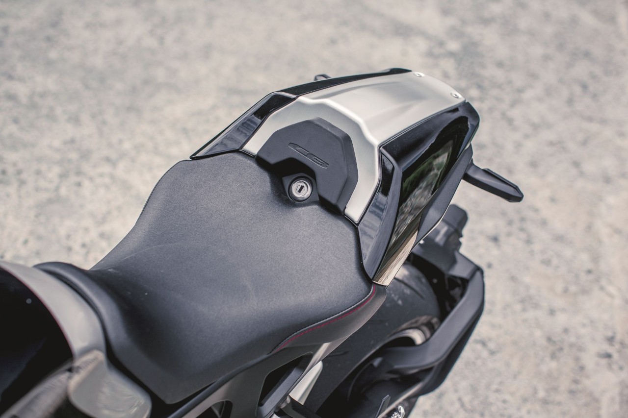 Comparativa naked: Honda CB1000R+ VS Triumph Speed Triple 1050 RS