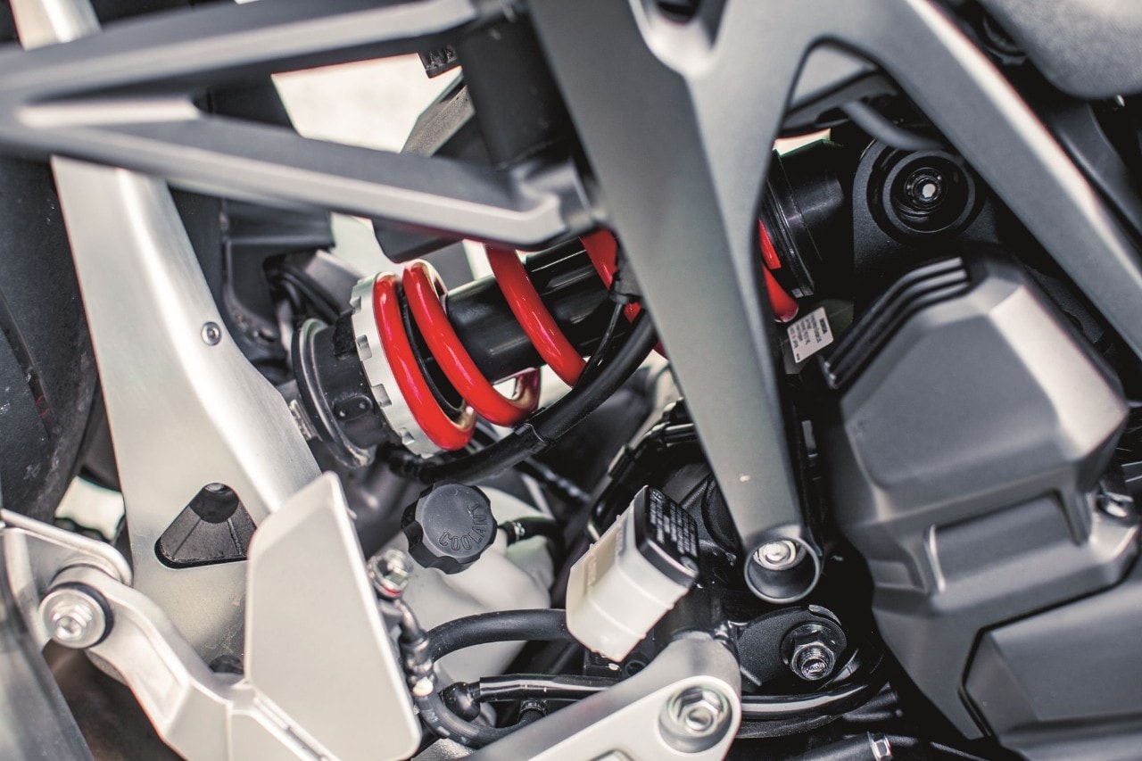 Comparativa naked: Honda CB1000R+ VS Triumph Speed Triple 1050 RS