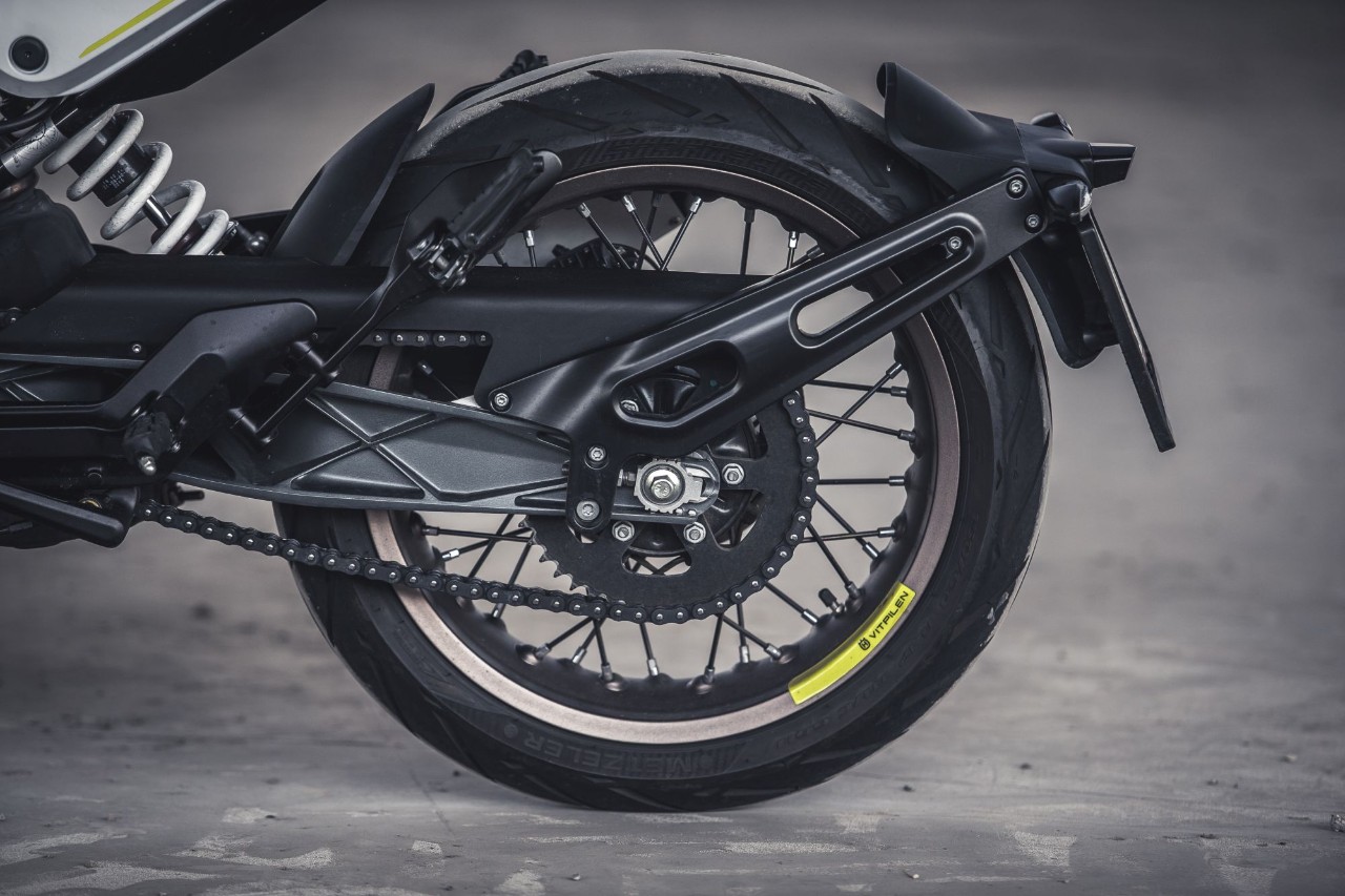 Comparativa naked 300: Honda CB300R VS Husqvarna Vitpilen 401